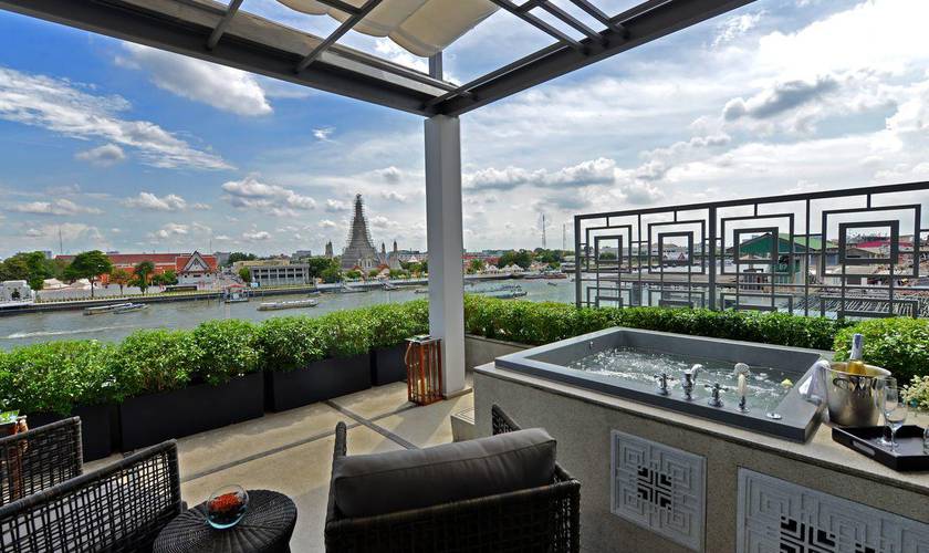 Premium jacuzzi suite Hotel Riva Arun Bangkok