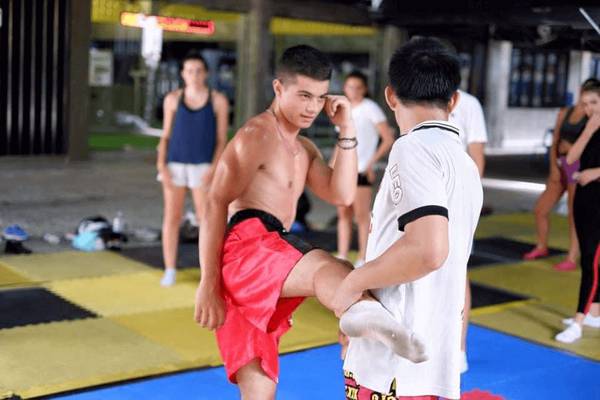 Jaroenthong muay thai gym - group class  Hotel Riva Arun Bangkok