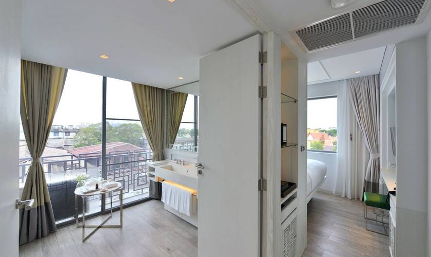 Premium jacuzzi suite Hotel Riva Arun Bangkok